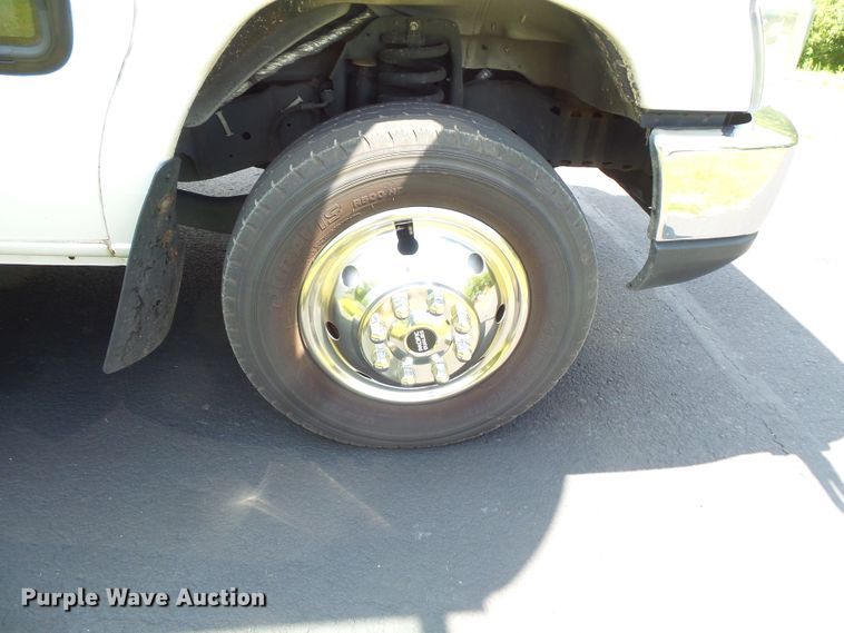 image for item FM9674 2013 Ford Econoline E350 shuttle bus