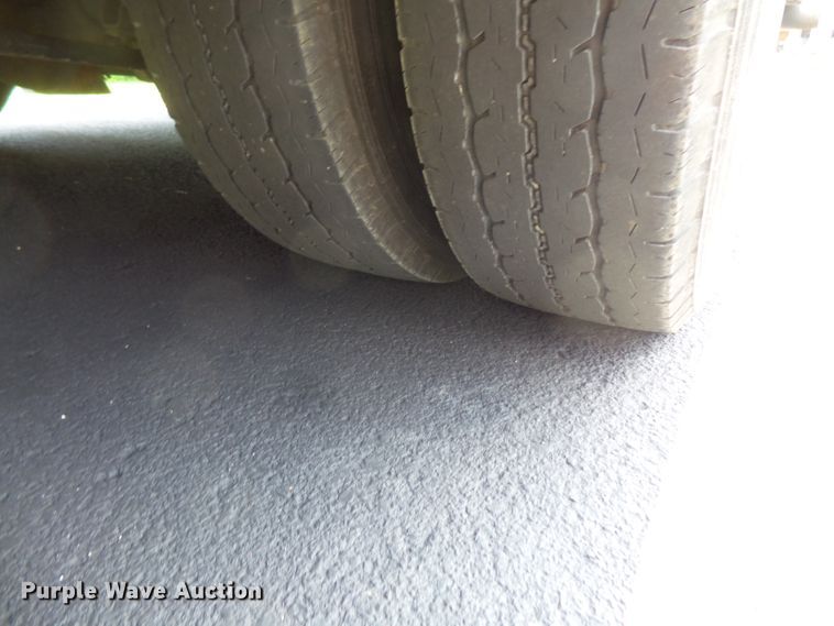 image for item FM9674 2013 Ford Econoline E350 shuttle bus