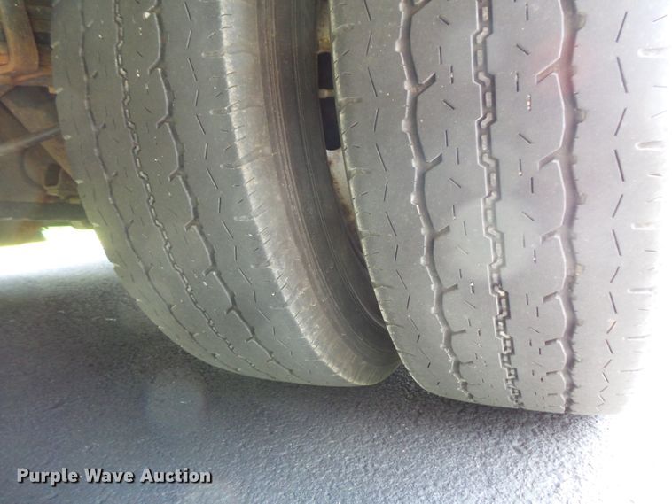 image for item FM9674 2013 Ford Econoline E350 shuttle bus