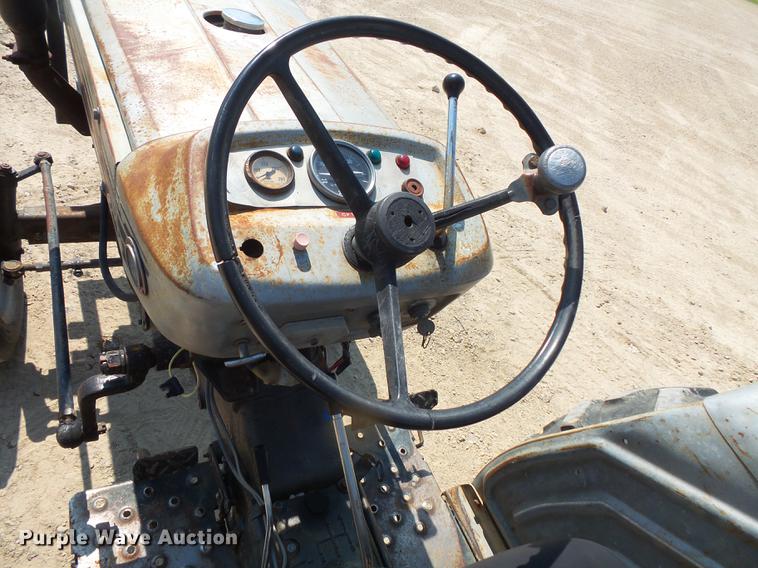 image for item FM9684 White Field Boss tractor