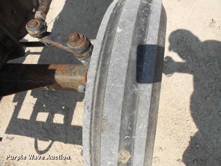 image for item FM9684 White Field Boss tractor