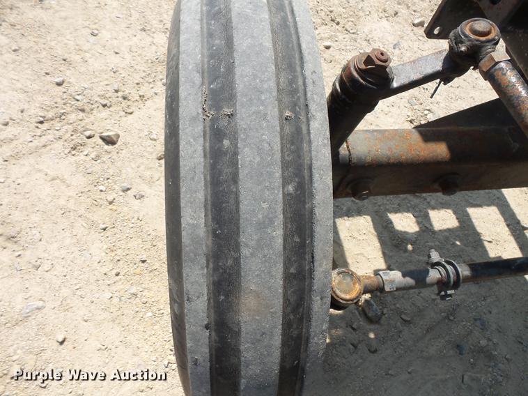 image for item FM9684 White Field Boss tractor