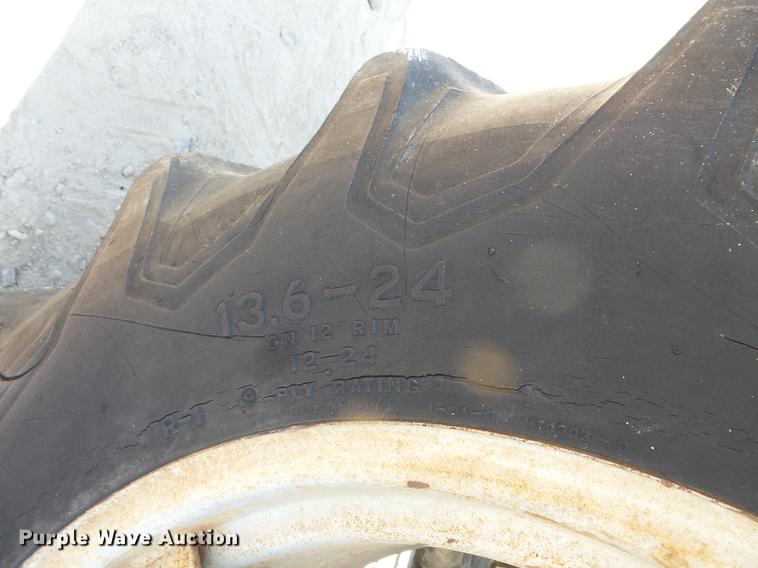 image for item FM9684 White Field Boss tractor