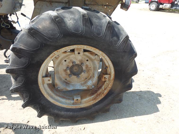 image for item FM9684 White Field Boss tractor