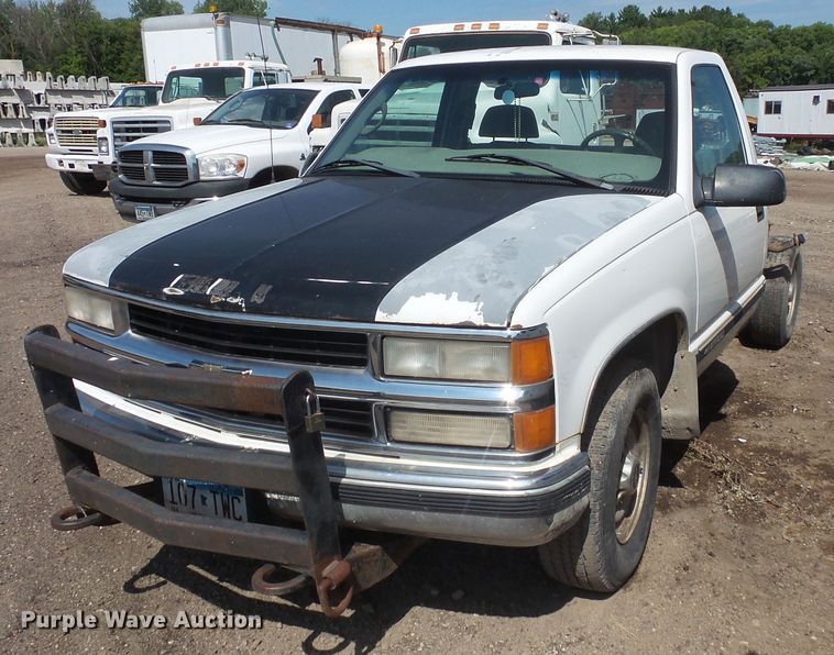 image for item FM9737 2000 Chevrolet C2500 pickup truck
