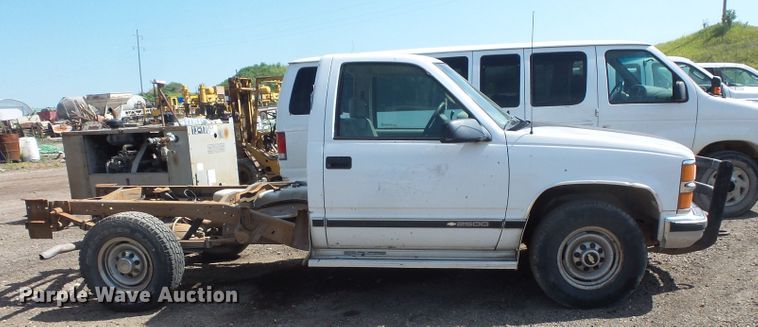 image for item FM9737 2000 Chevrolet C2500 pickup truck