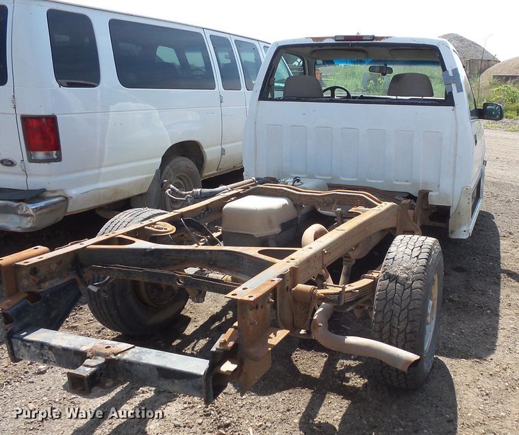 image for item FM9737 2000 Chevrolet C2500 pickup truck