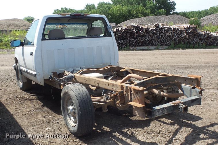 image for item FM9737 2000 Chevrolet C2500 pickup truck