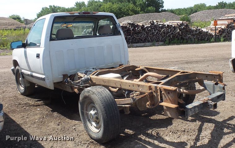 image for item FM9737 2000 Chevrolet C2500 pickup truck