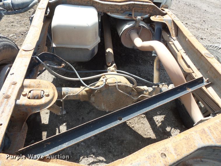 image for item FM9737 2000 Chevrolet C2500 pickup truck