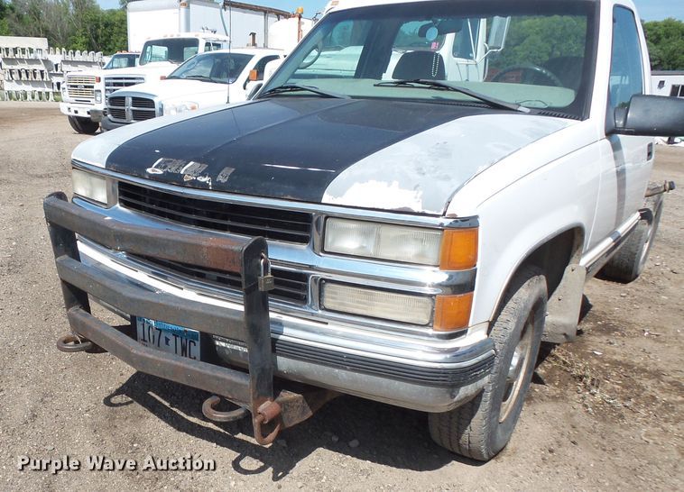 image for item FM9737 2000 Chevrolet C2500 pickup truck
