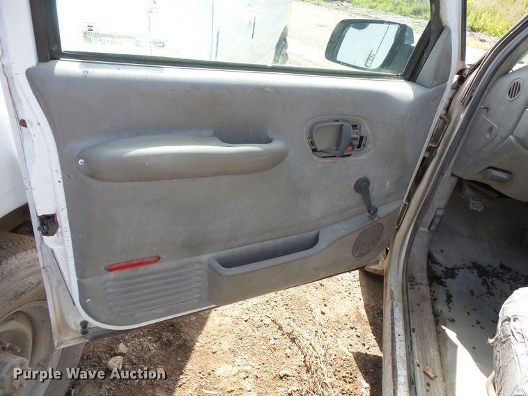 image for item FM9737 2000 Chevrolet C2500 pickup truck