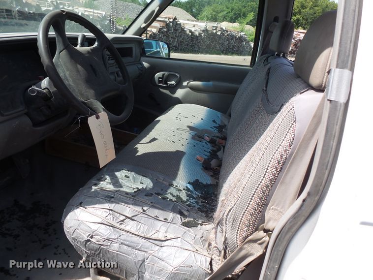 image for item FM9737 2000 Chevrolet C2500 pickup truck