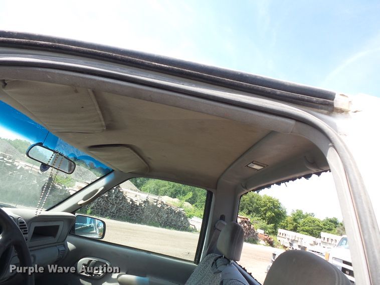 image for item FM9737 2000 Chevrolet C2500 pickup truck