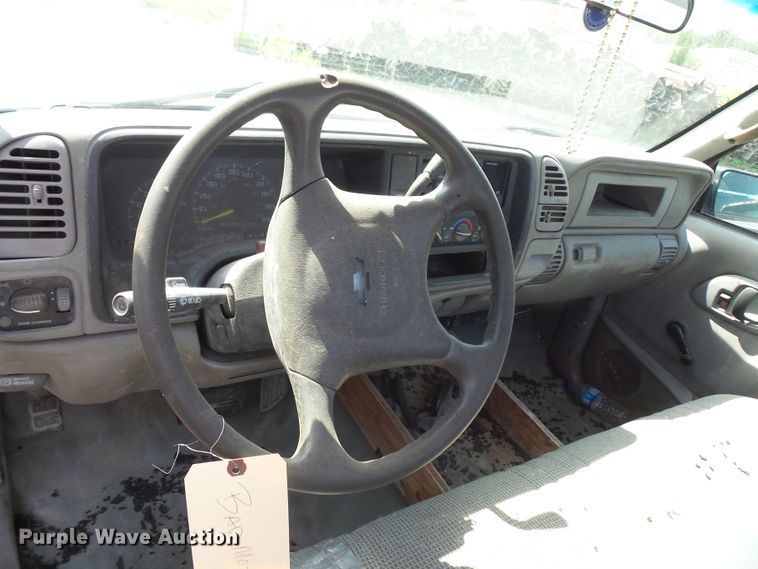 image for item FM9737 2000 Chevrolet C2500 pickup truck