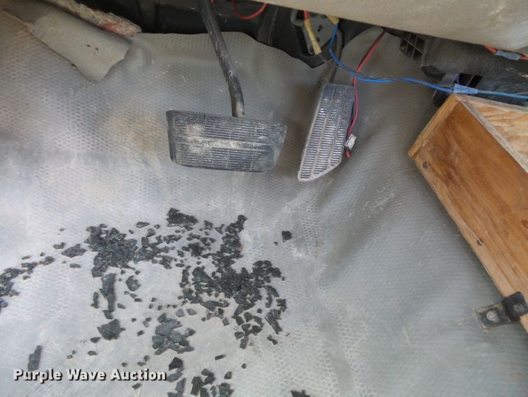 image for item FM9737 2000 Chevrolet C2500 pickup truck