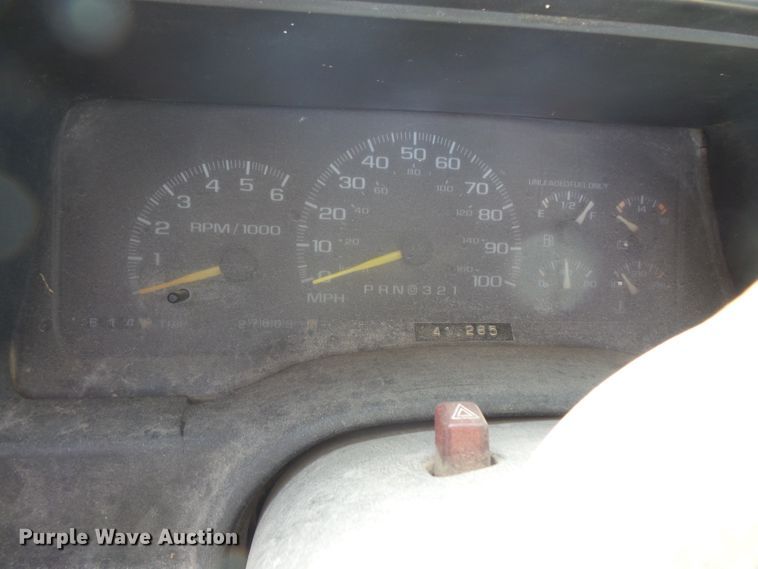 image for item FM9737 2000 Chevrolet C2500 pickup truck