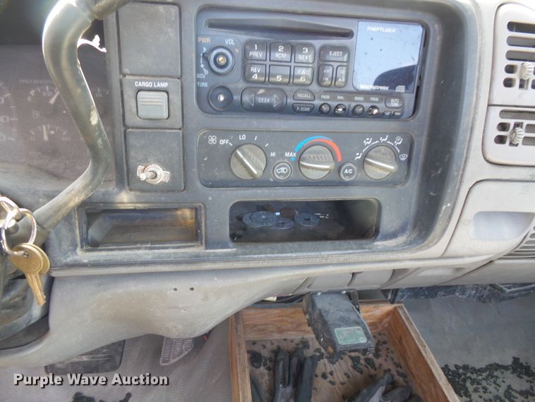 image for item FM9737 2000 Chevrolet C2500 pickup truck