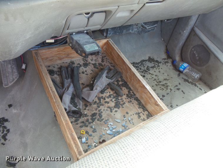 image for item FM9737 2000 Chevrolet C2500 pickup truck