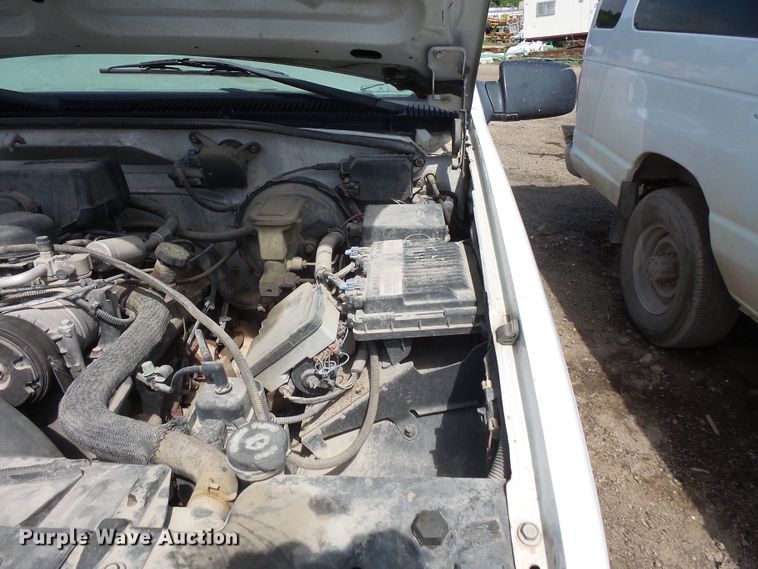 image for item FM9737 2000 Chevrolet C2500 pickup truck