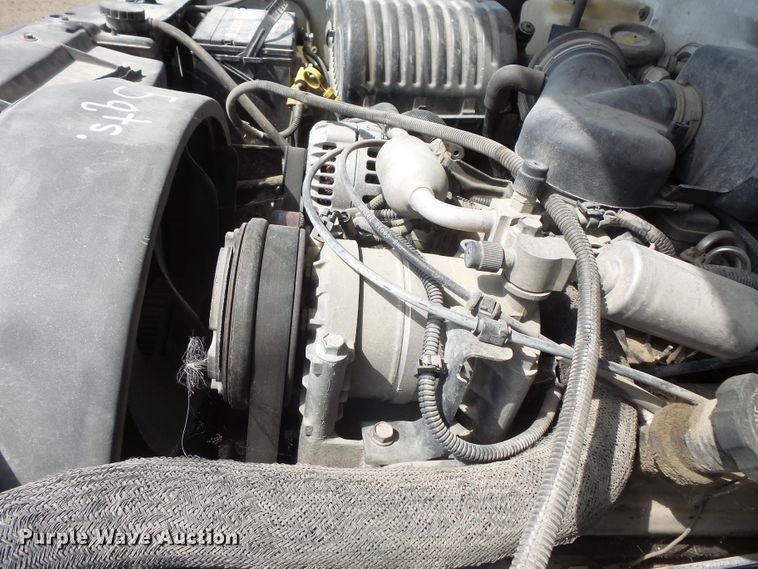 image for item FM9737 2000 Chevrolet C2500 pickup truck