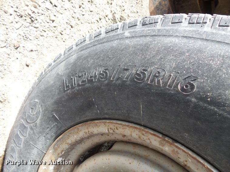 image for item FM9737 2000 Chevrolet C2500 pickup truck