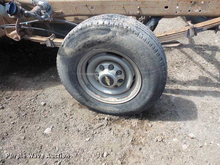 image for item FM9737 2000 Chevrolet C2500 pickup truck