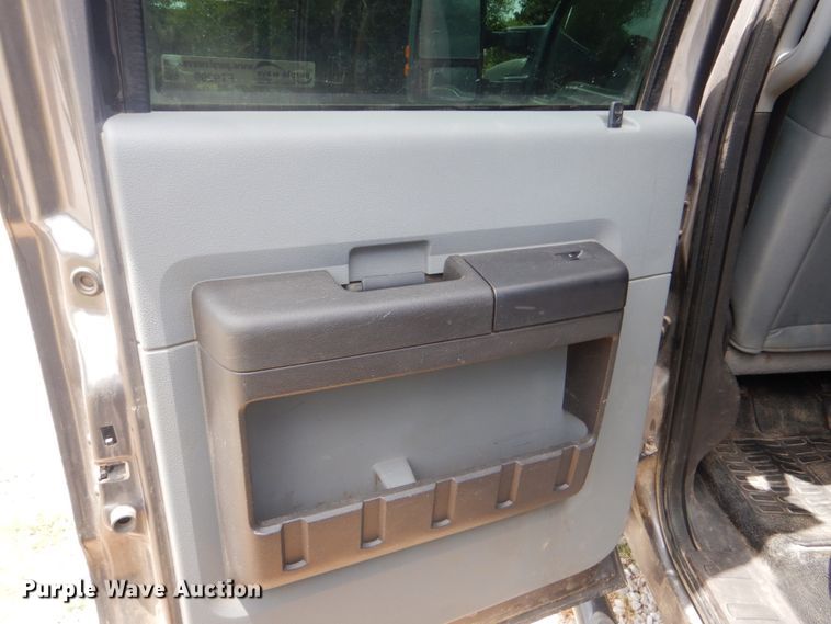 image for item FT9299 2011 Ford F250 Super Duty Crew Cab pickup truck