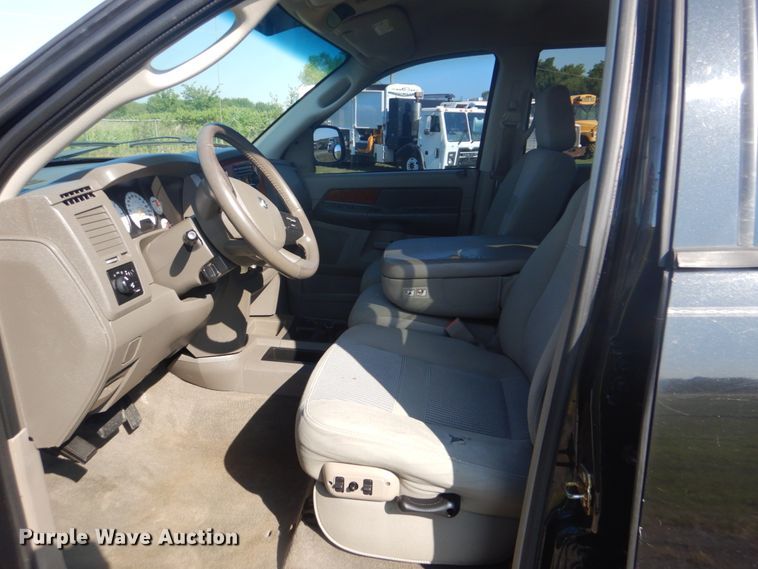 image for item FT9395 2006 Dodge Ram 1500 Mega Cab pickup truck