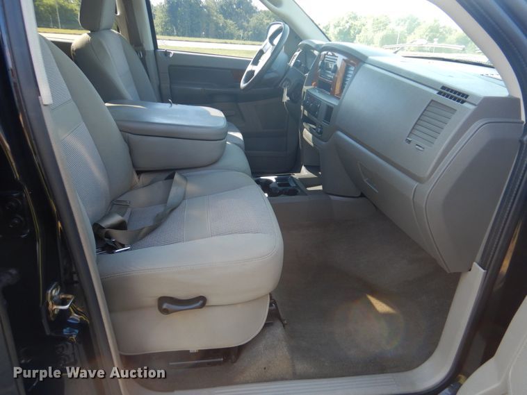 image for item FT9395 2006 Dodge Ram 1500 Mega Cab pickup truck