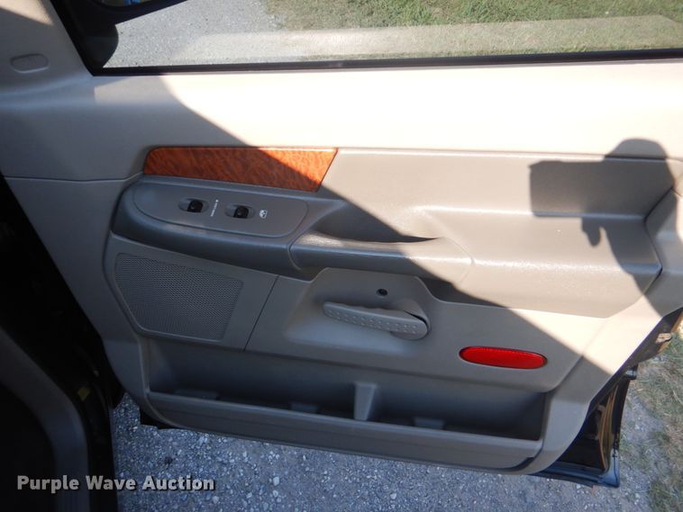 image for item FT9395 2006 Dodge Ram 1500 Mega Cab pickup truck