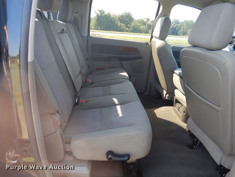 image for item FT9395 2006 Dodge Ram 1500 Mega Cab pickup truck