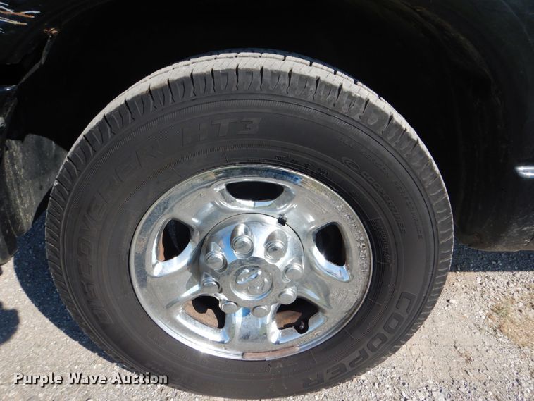 image for item FT9395 2006 Dodge Ram 1500 Mega Cab pickup truck