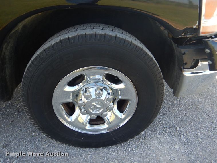 image for item FT9395 2006 Dodge Ram 1500 Mega Cab pickup truck