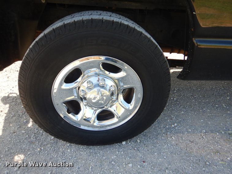 image for item FT9395 2006 Dodge Ram 1500 Mega Cab pickup truck