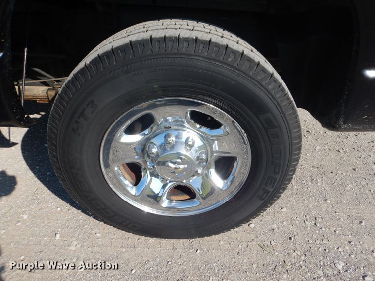 image for item FT9395 2006 Dodge Ram 1500 Mega Cab pickup truck