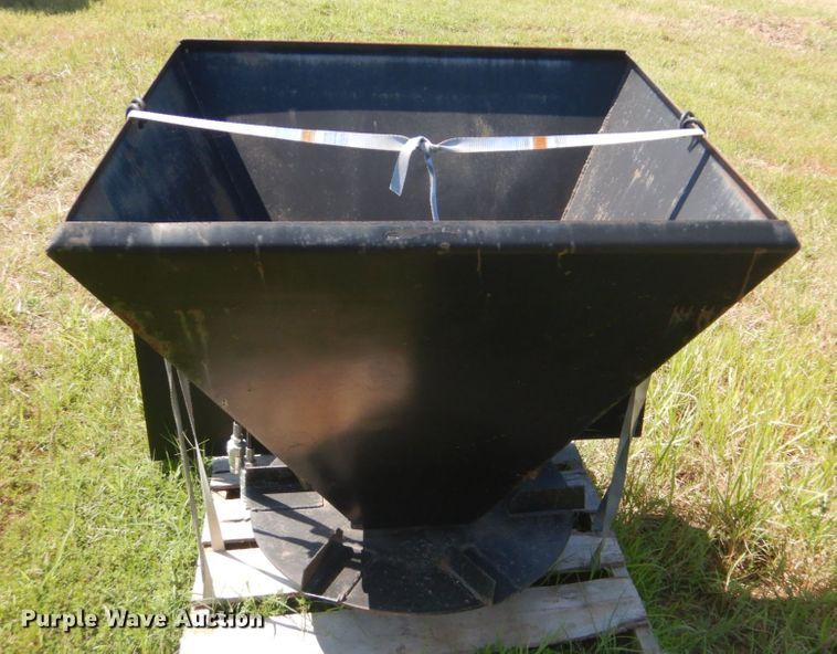 Bobcat spreader in Coweta, OK Item FT9407 sold Purple Wave