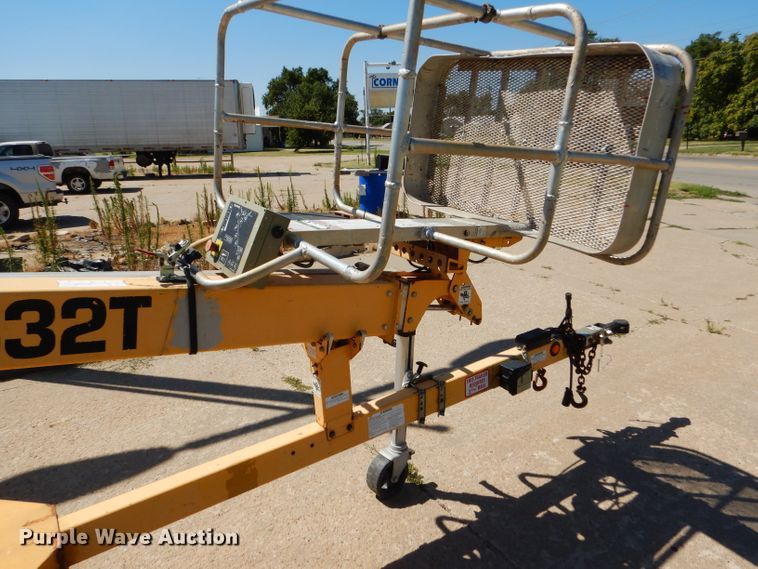 image for item GH9529 2006 Biljax 3632T boom lift