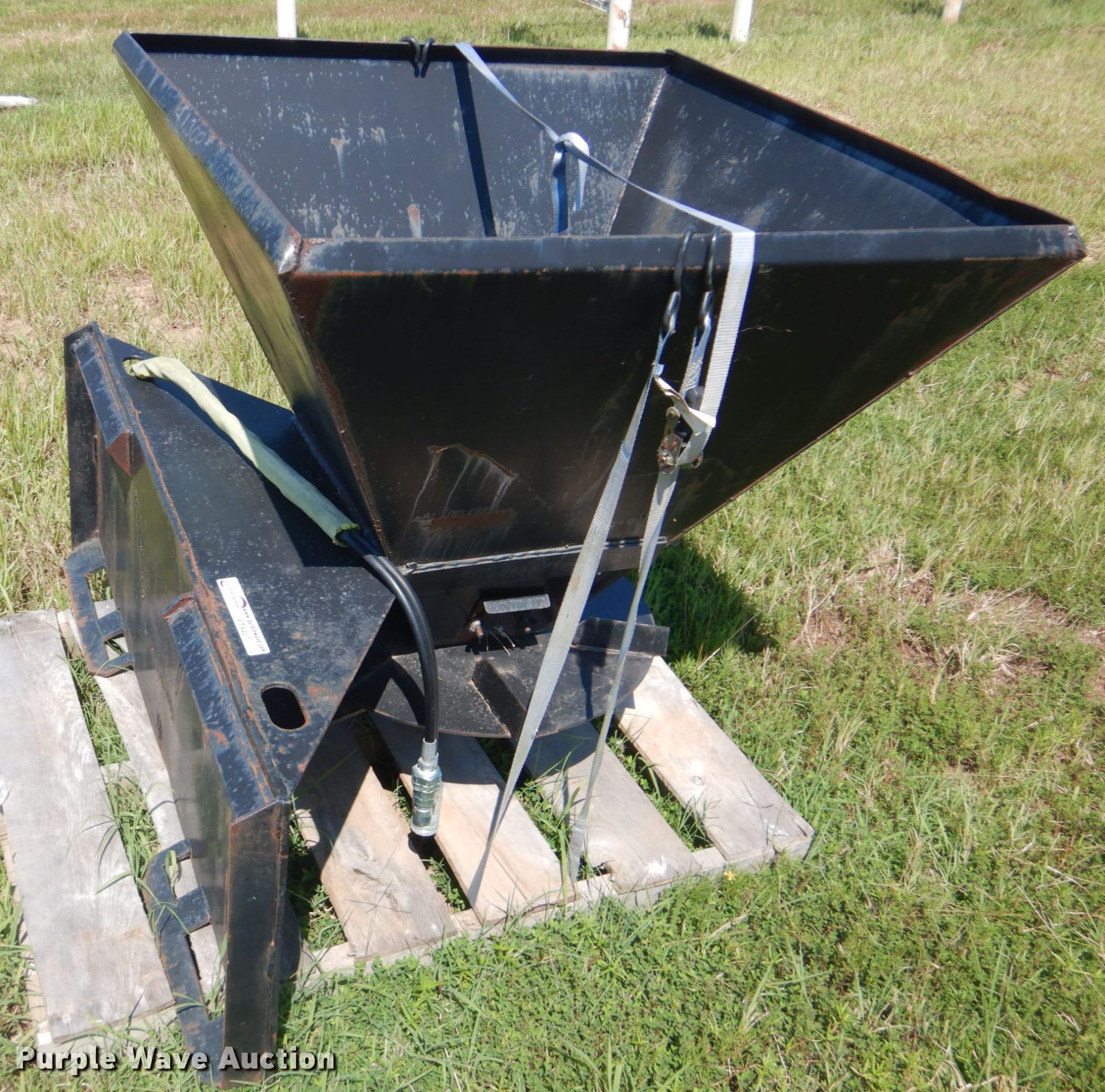 Bobcat spreader in Coweta, OK Item FT9407 sold Purple Wave