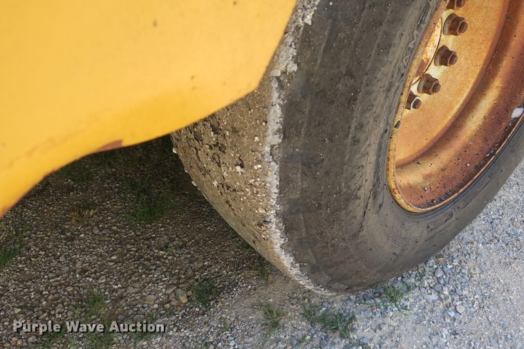 image for item DB10233 Etnyre chip spreader