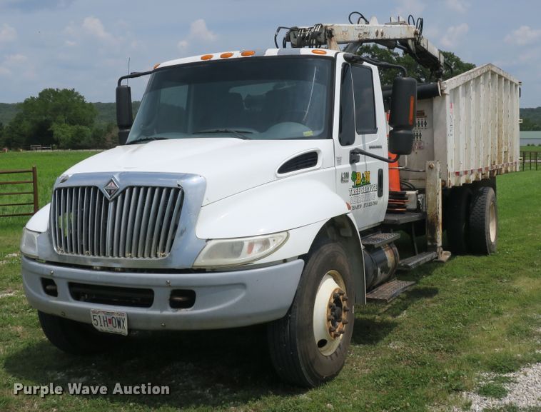 image for item DB10240 2003 International 4300 waste material handling truck