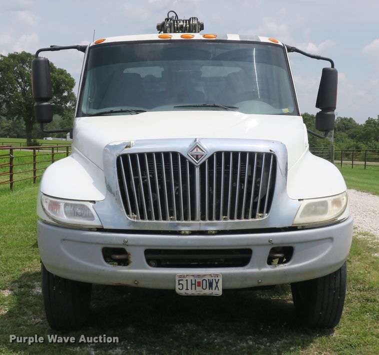 image for item DB10240 2003 International 4300 waste material handling truck