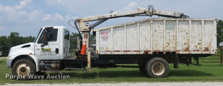 image for item DB10240 2003 International 4300 waste material handling truck