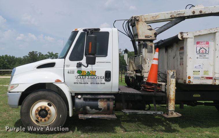 image for item DB10240 2003 International 4300 waste material handling truck