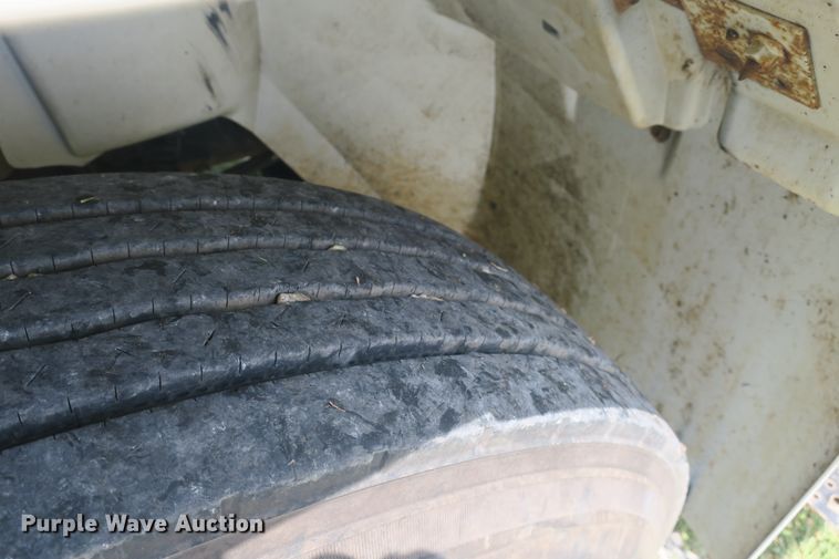 image for item DB10240 2003 International 4300 waste material handling truck