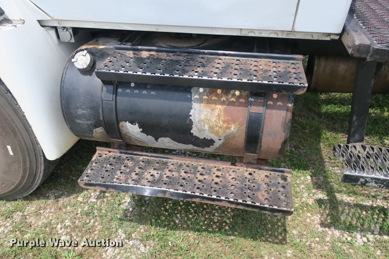 image for item DB10240 2003 International 4300 waste material handling truck