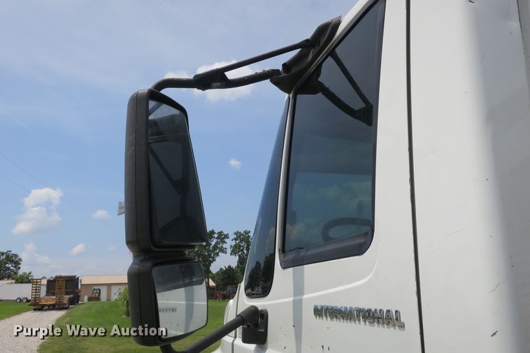 image for item DB10240 2003 International 4300 waste material handling truck