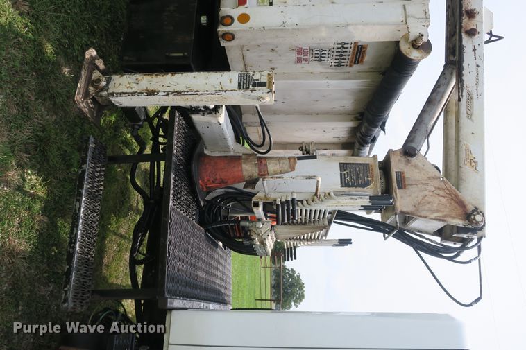 image for item DB10240 2003 International 4300 waste material handling truck