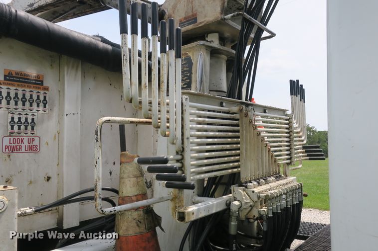 image for item DB10240 2003 International 4300 waste material handling truck