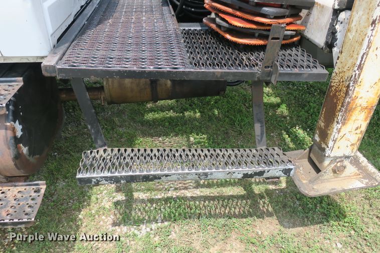 image for item DB10240 2003 International 4300 waste material handling truck